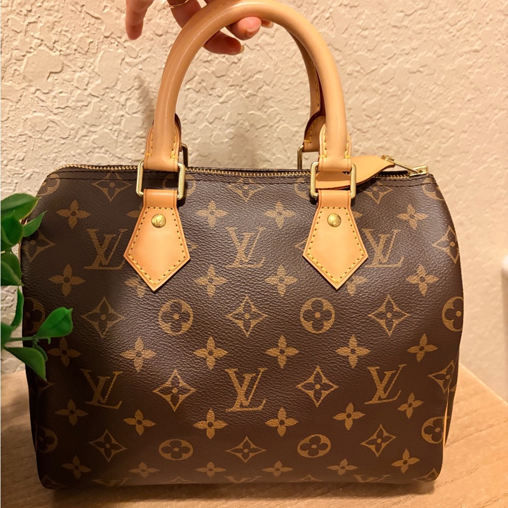 Louis Vuitton Speedy 25 Monogram - Picture 13 of 14